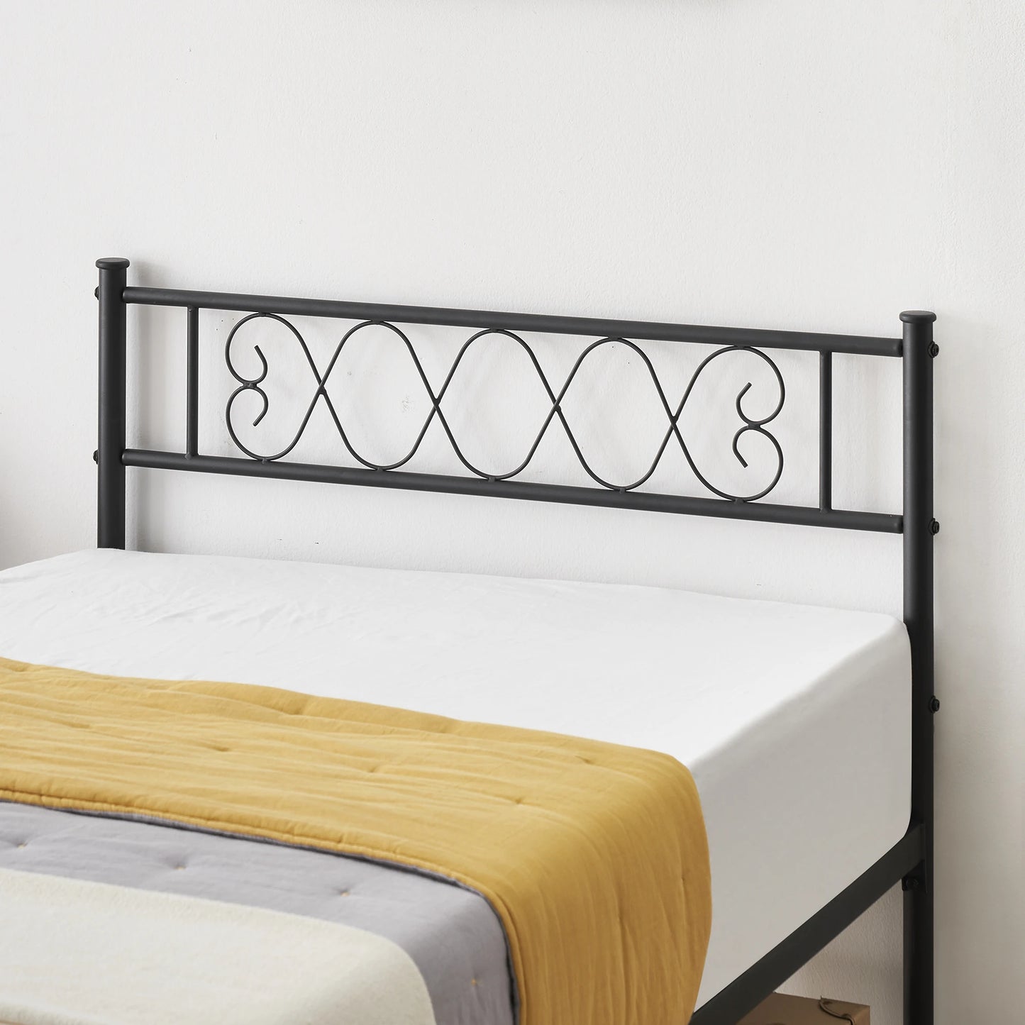Twin Size Sturdy Metal Platform Bed Frame with Iron-Art Sweetheart